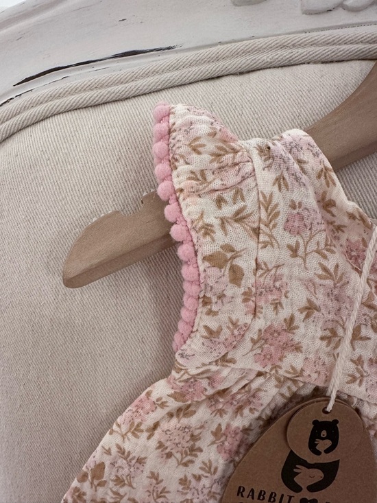🤍 24 Mth Organic Cotton Ruffle Floral Pink & Tan Pom Pom Trim Top & Bloomer NWT - Picture 8 of 13
